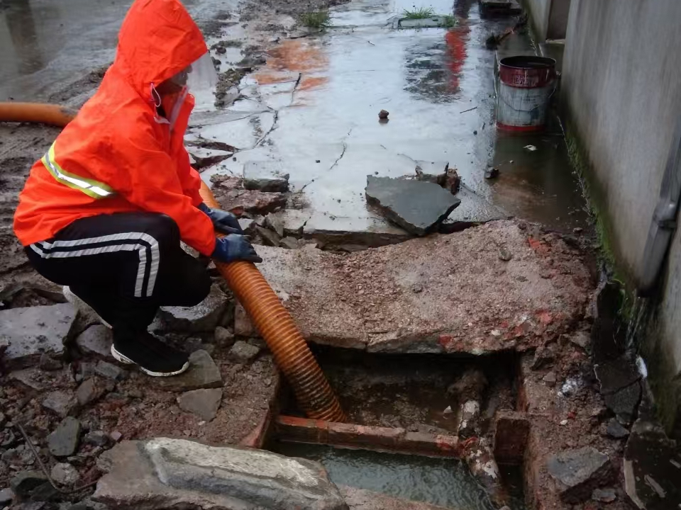 原州专业清理污水池 炜誉市政以规范流程守护城市 “肠道”