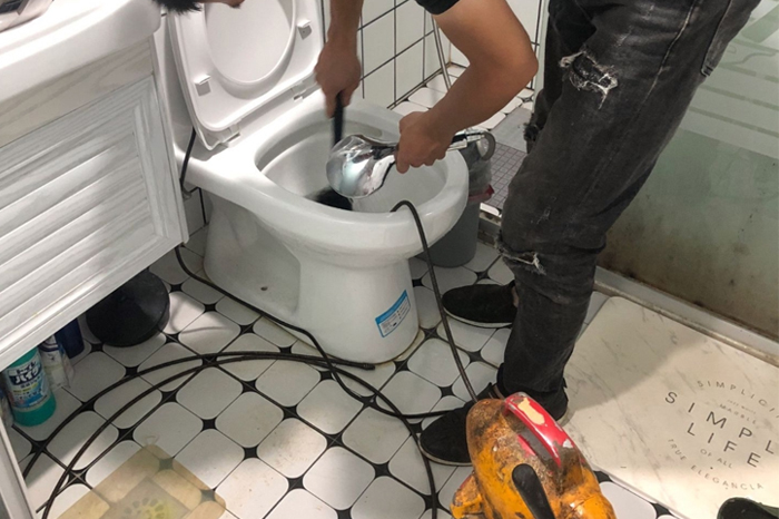 原州马桶堵塞自己疏通还是找师傅?专业上门服务让你省时更省心