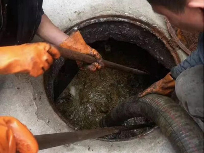 原州清理化粪池时如何避免沼气的危害?